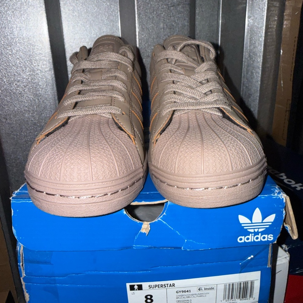 Adidas Superstar Shell Toe Tan sneakers size 8men rare find NEW - Picture 4 of 5